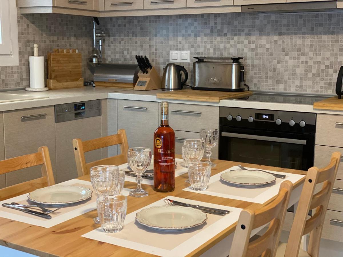 Villa Nikoleti Luxury Living นิกิติ ภายนอก รูปภาพ